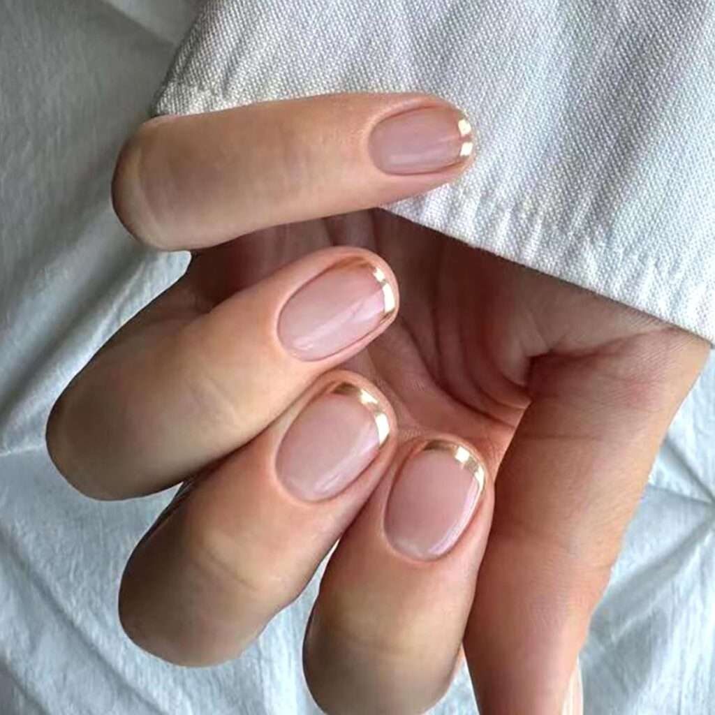 Minimalist nail art on short nails