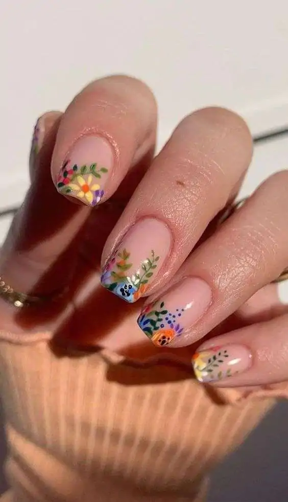 Spring floral nail designs for women in 2024