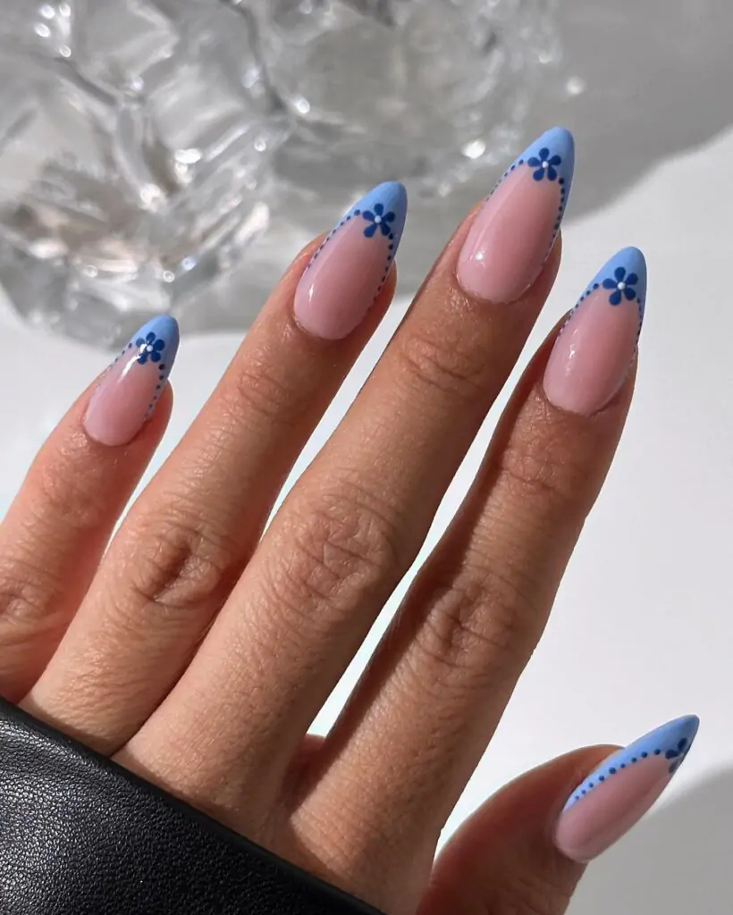 A contemporary take on age-old style, it boasts a pink background with blue tips and center flower with dots for that up-to-date look. It's exactly what you need to put some sparkle in your day!