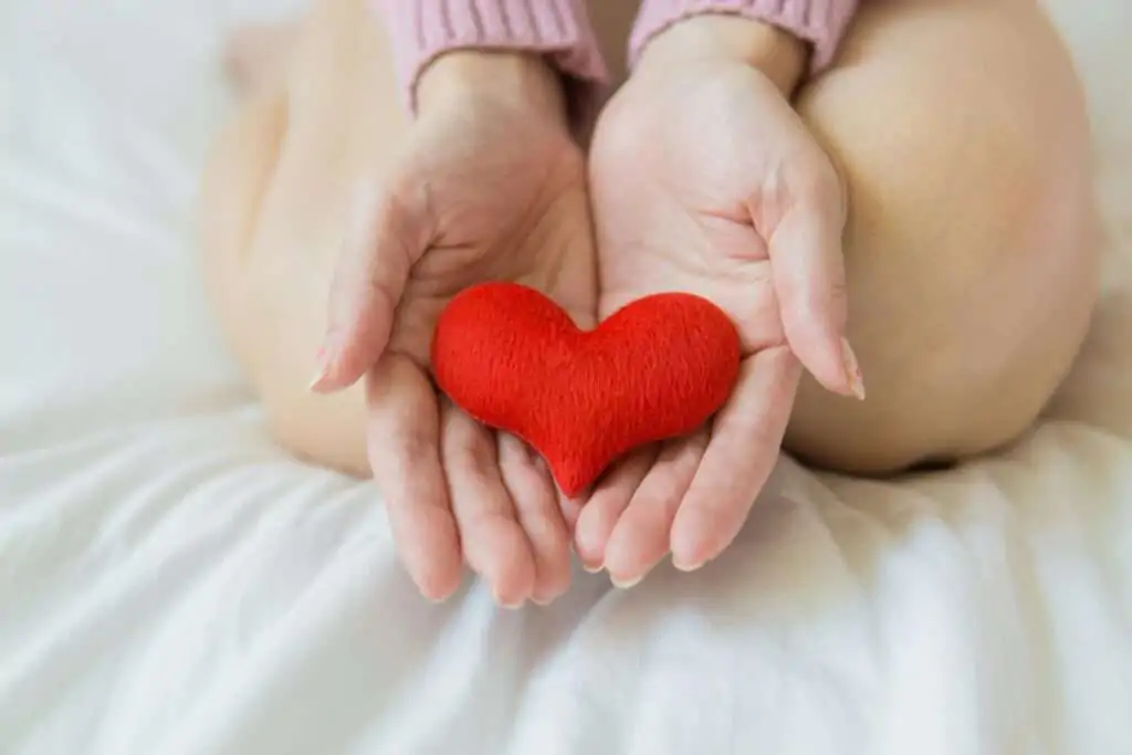 Apple helps to maintain your heart heath, is from one of the 10 Amazing Health Benefits of the Apple