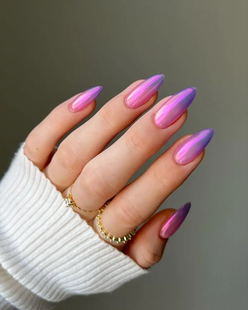 Thermo-changing nail polish introduced the ''Bubble gum thermo chrome nails'' trend, and they are trendy for expressing style. Your nails will change color from pink to purple with a change in temperature, similar to a mood ring!