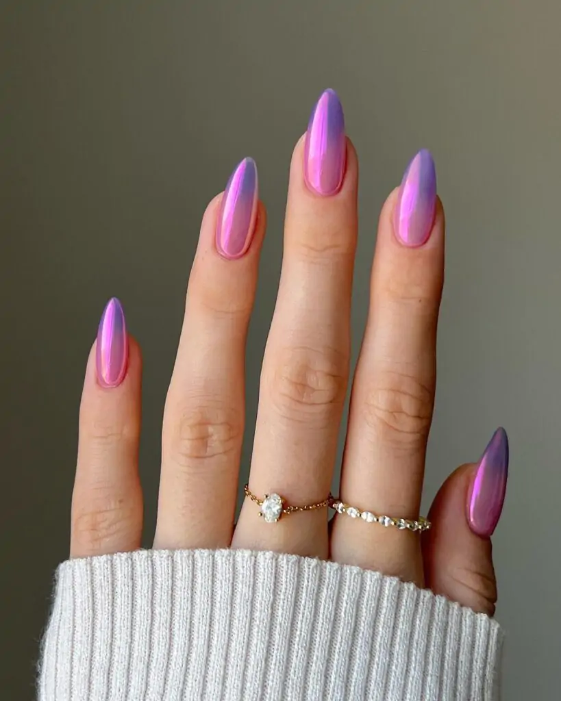 Thermo-changing nail polish introduced the ''Bubble gum thermo chrome nails'' trend, and they are trendy for expressing style. Your nails will change color from pink to purple with a change in temperature, similar to a mood ring!