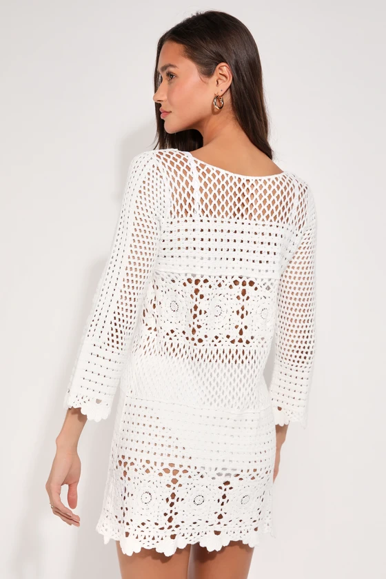 Classic Beach Outfit: White Crochet Cover-Up with Straw Hat
