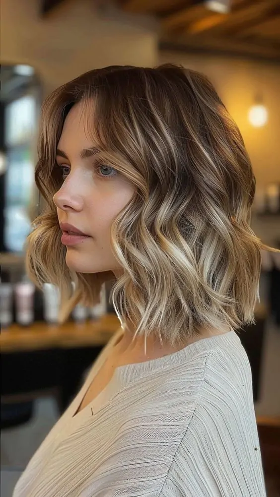Beachy wavy bob hairstyle for thin hair