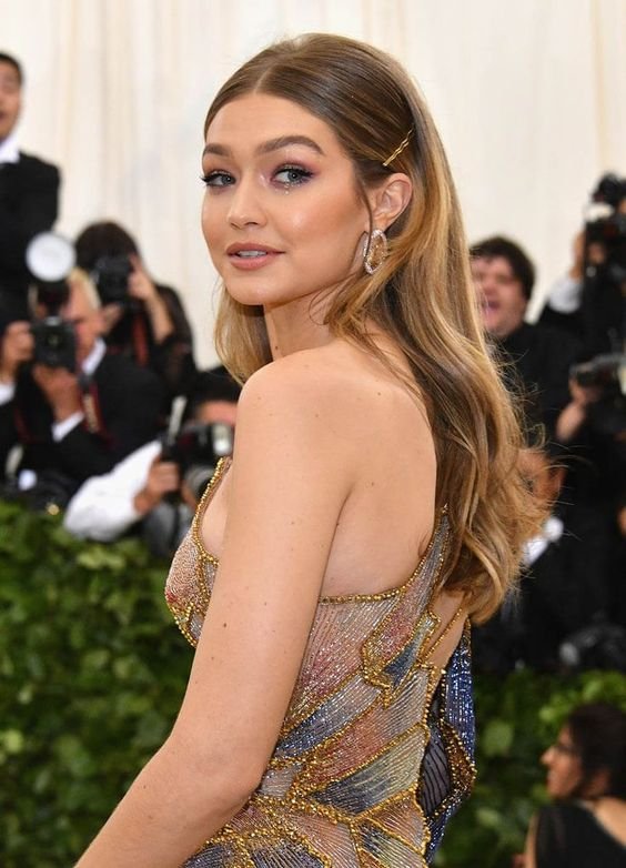 Gigi Hadid hairstyle, voluminous blowout, glamorous hair