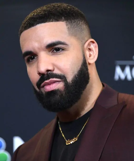 Drake's unique blend of rap and R&B has made him a global superstar. His influence extends beyond music, with a strong social media presence and various business ventures. Aubrey Drake Graham (born October 24, 1986), known mononymously as Drake, is a Canadian rapper, singer, and actor.
