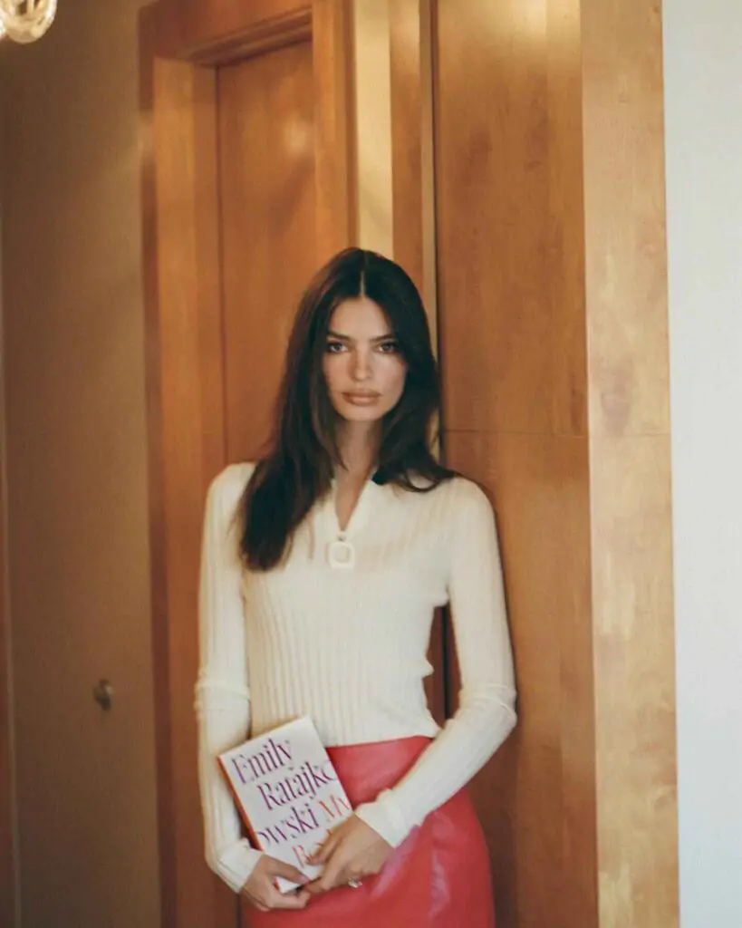 The third most beautiful instagram model on our list is not only model, but she is an actress and entrepreneur. Emily O'Hara Ratajkowski is an American model and actress. Born in London to American parents and raised in Encinitas, California, she signed with Ford Models at a young age.