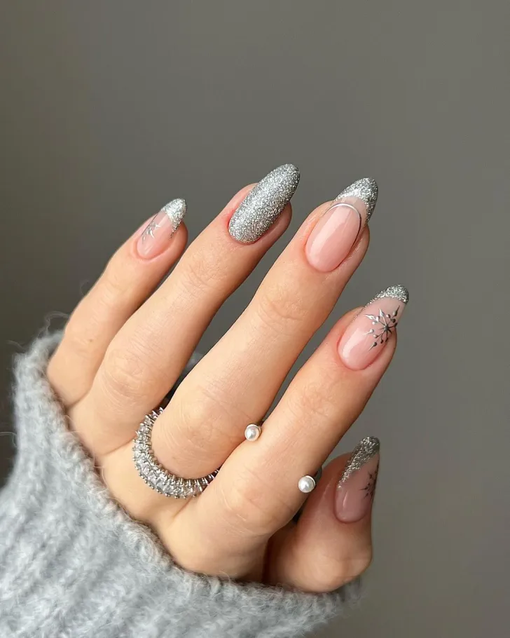 This classy winter nail art channels the same festive vibes as the last example, but this time in a sparkly silver hue! Super eye-catching, it’s the design we’ll be rocking to all our glamorous seasonal events. Because where these metallic nails go, the party follows!