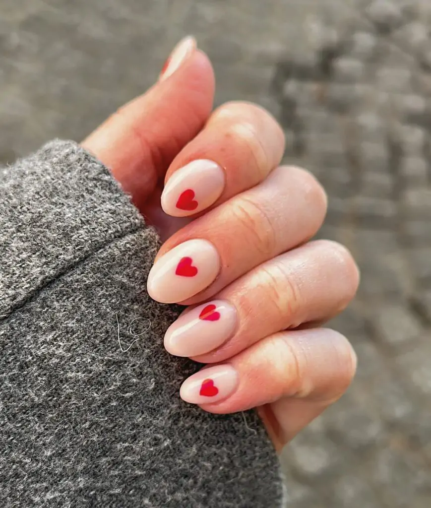 Say hello to your new favorite everyday look! This minimalist design features a soft, neutral base with tiny red hearts scattered across the nails. It's understated yet utterly charming – perfect for adding a touch of romance to your everyday style.