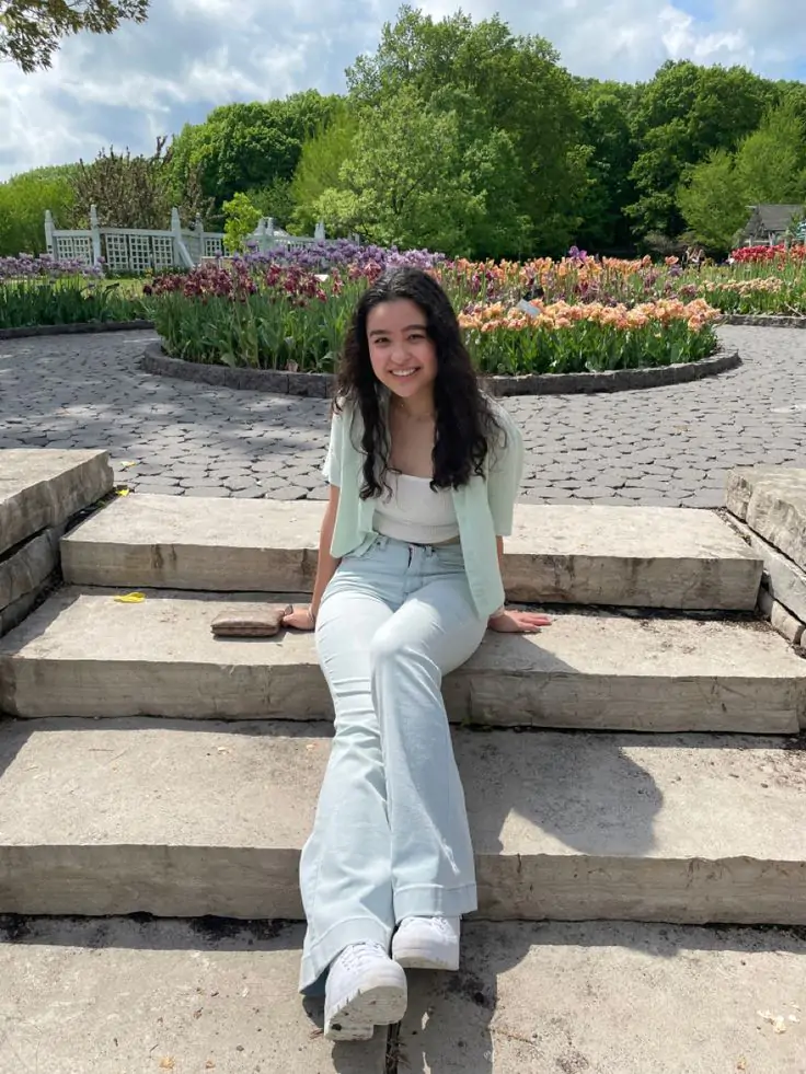 A soft pastel-colored dress in light pink, lavender, or mint paired with a lightweight cardigan and ballet flats. Add gold jewelry for a bit of shine. Why It Works: Pastels are a spring staple, and soft, breathable fabrics make this look perfect for spring events like brunch or a day at the park.