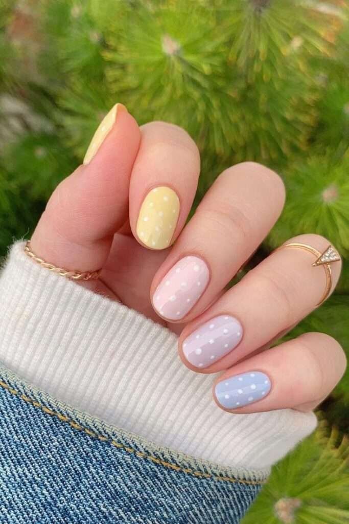 Check out this adorable polka dot design—I’m loving how we’ve mixed sunny yellow, soft pink, and baby blue! It’s a playful yet elegant manicure trend that you’ll want to rock all season long.