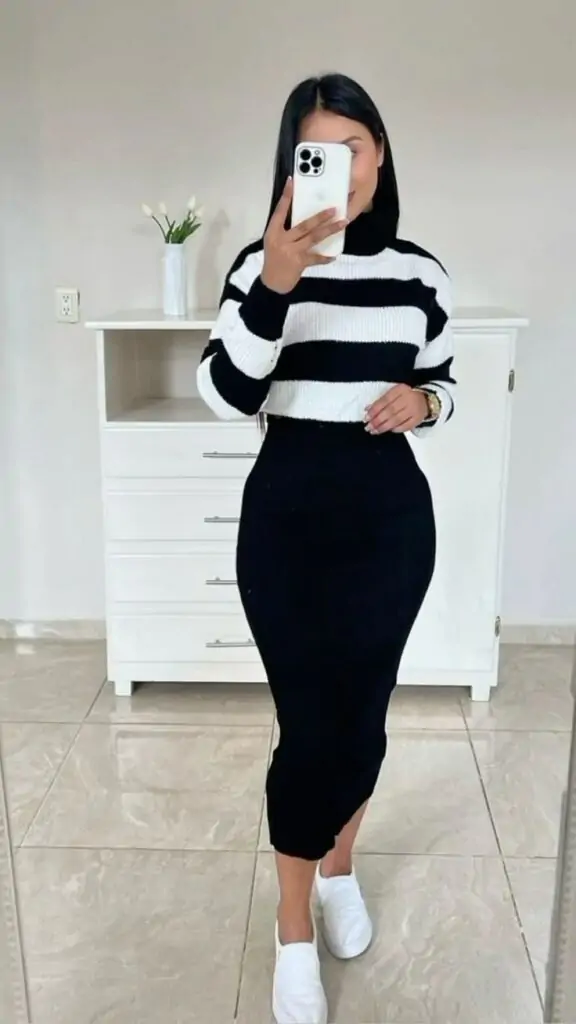  A flowy blouse paired with a pencil skirt and block heels. Finish with a structured handbag and simple earrings. Why It Works: Perfect for transitioning your work wardrobe from winter to spring. This outfit strikes the right balance between professional and playful.