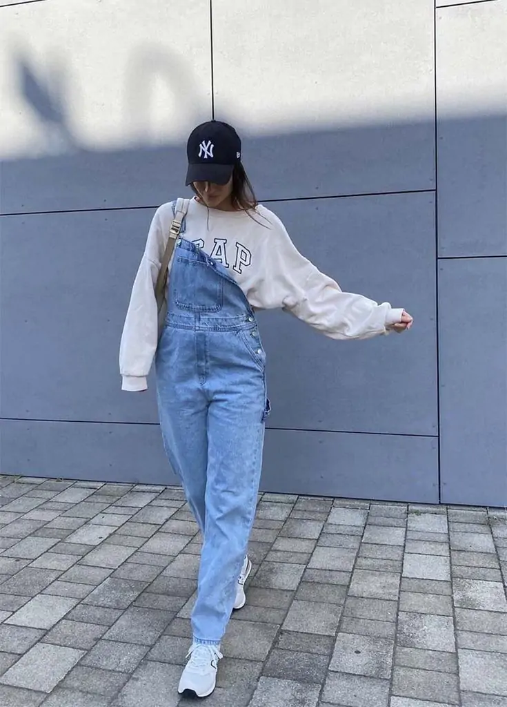 A lightweight, flowy jumpsuit with a cinched waist, paired with sandals or mules. Add a sleek crossbody bag and hoop earrings for a stylish finish. Why It Works: Comfortable and chic, jumpsuits are a great one-piece wonder for effortless spring dressing. Ideal for everything from brunch to weekend outings.
