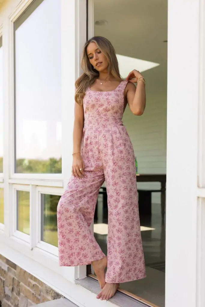 A lightweight, flowy jumpsuit with a cinched waist, paired with sandals or mules. Add a sleek crossbody bag and hoop earrings for a stylish finish. Why It Works: Comfortable and chic, jumpsuits are a great one-piece wonder for effortless spring dressing. Ideal for everything from brunch to weekend outings.