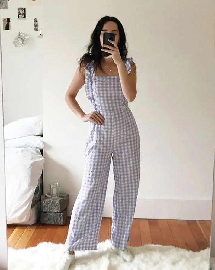 A lightweight, flowy jumpsuit with a cinched waist, paired with sandals or mules. Add a sleek crossbody bag and hoop earrings for a stylish finish. Why It Works: Comfortable and chic, jumpsuits are a great one-piece wonder for effortless spring dressing. Ideal for everything from brunch to weekend outings.