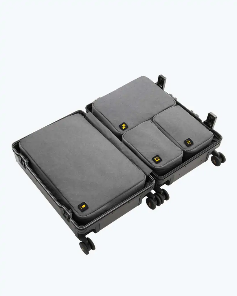 Elevate your packing game with this 6-piece set, featuring modular cubes and a waterproof toiletry bag in a sleek grey finish. Crafted from two-tone polyester, these anti-mildew, water-repellent organizers keep your essentials dry and orderly, whether you're heading to a business meeting or a weekend getaway.