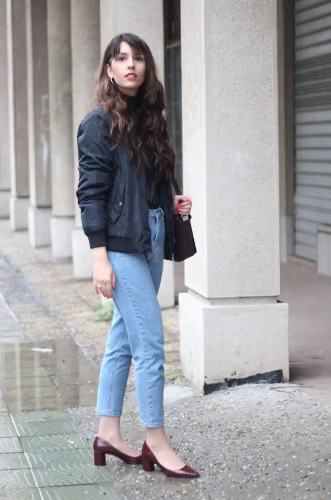 A campus classic that never goes out of style. The bomber jacket adds structure and edge. Sunglasses and sneakers seal the effortlessly cool look.