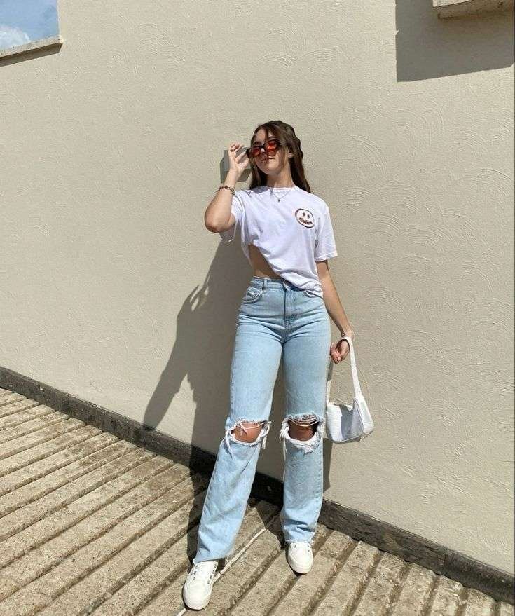 Comfort meets streetwear cool with this laid-back combo. Perfect for running between classes while still looking put together. Add a tote bag and sneakers for a timeless campus vibe.