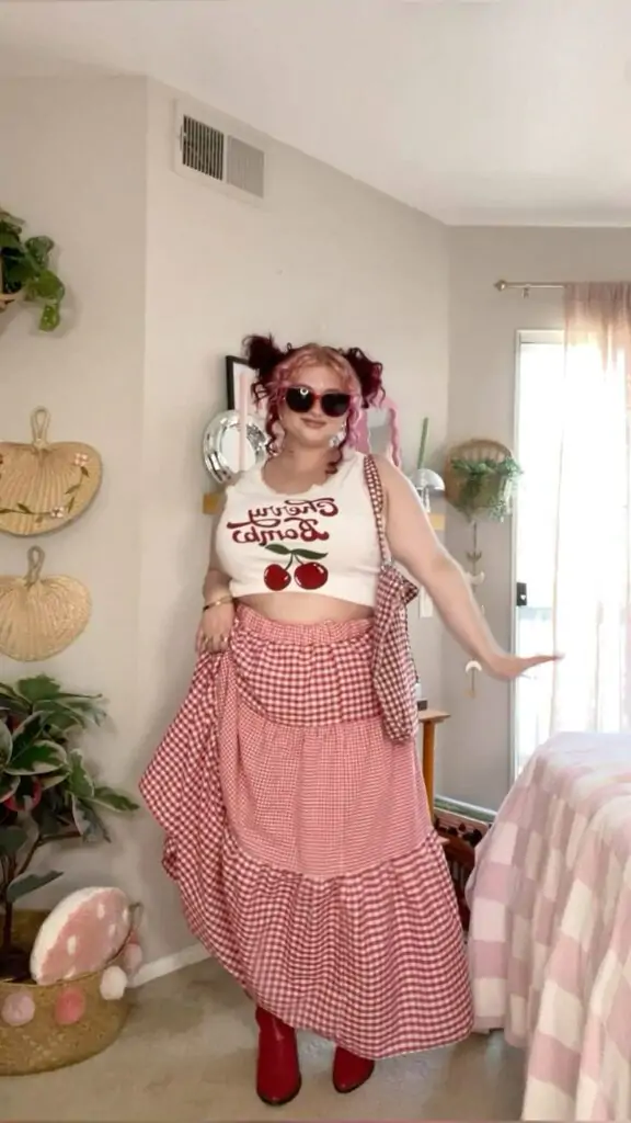 Plus size Valentine’s Day outfit with romantic sleeves
