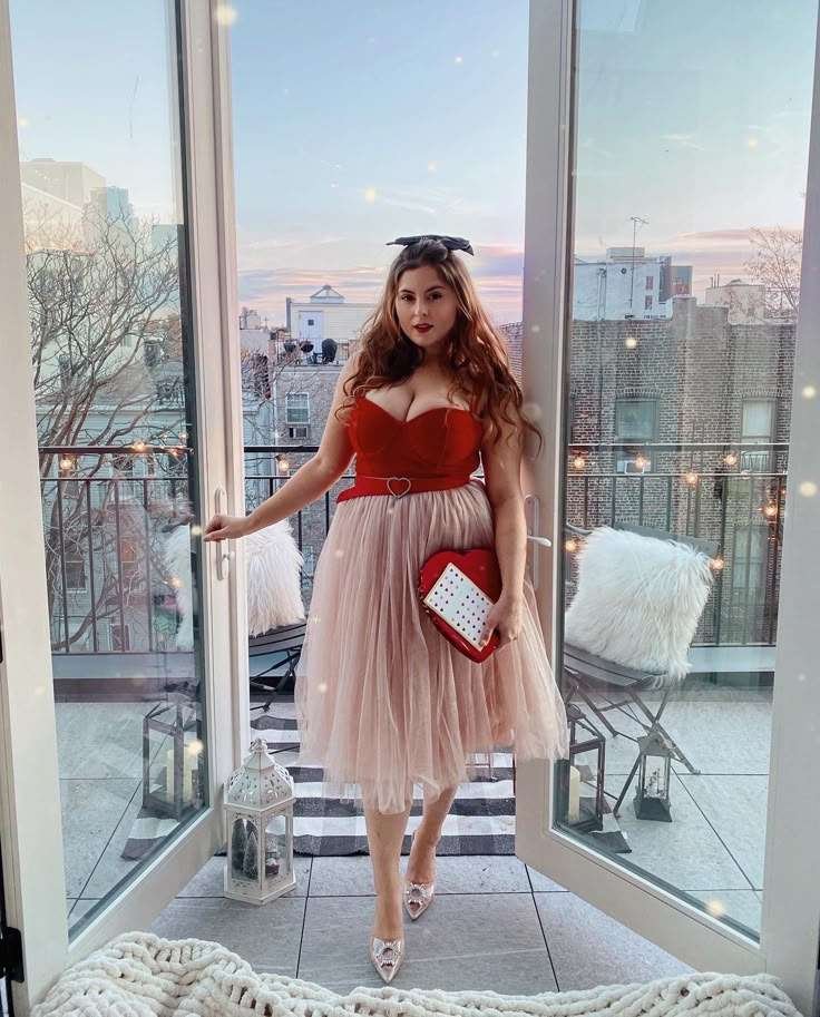 Plus size Valentine’s Day monochrome outfit