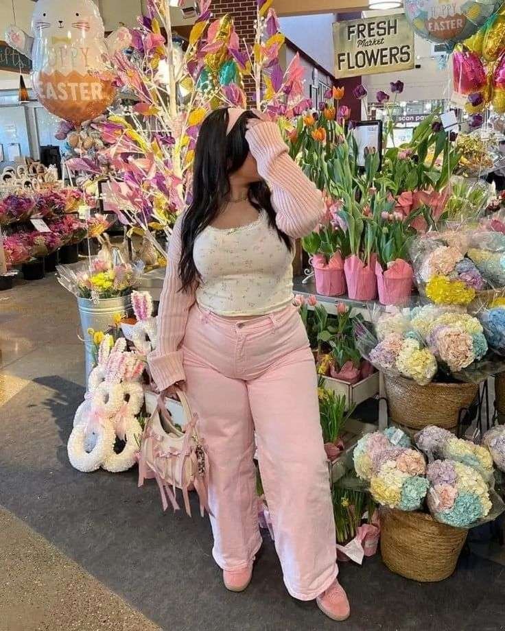 Plus size Valentine’s Day outfit with flowing skirt