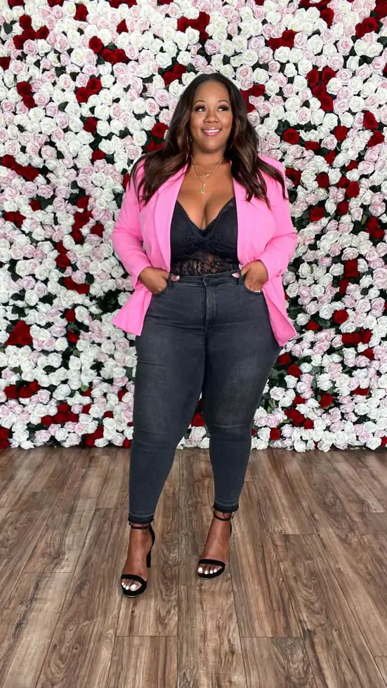 Plus size Valentine’s Day outfit with modern elegance