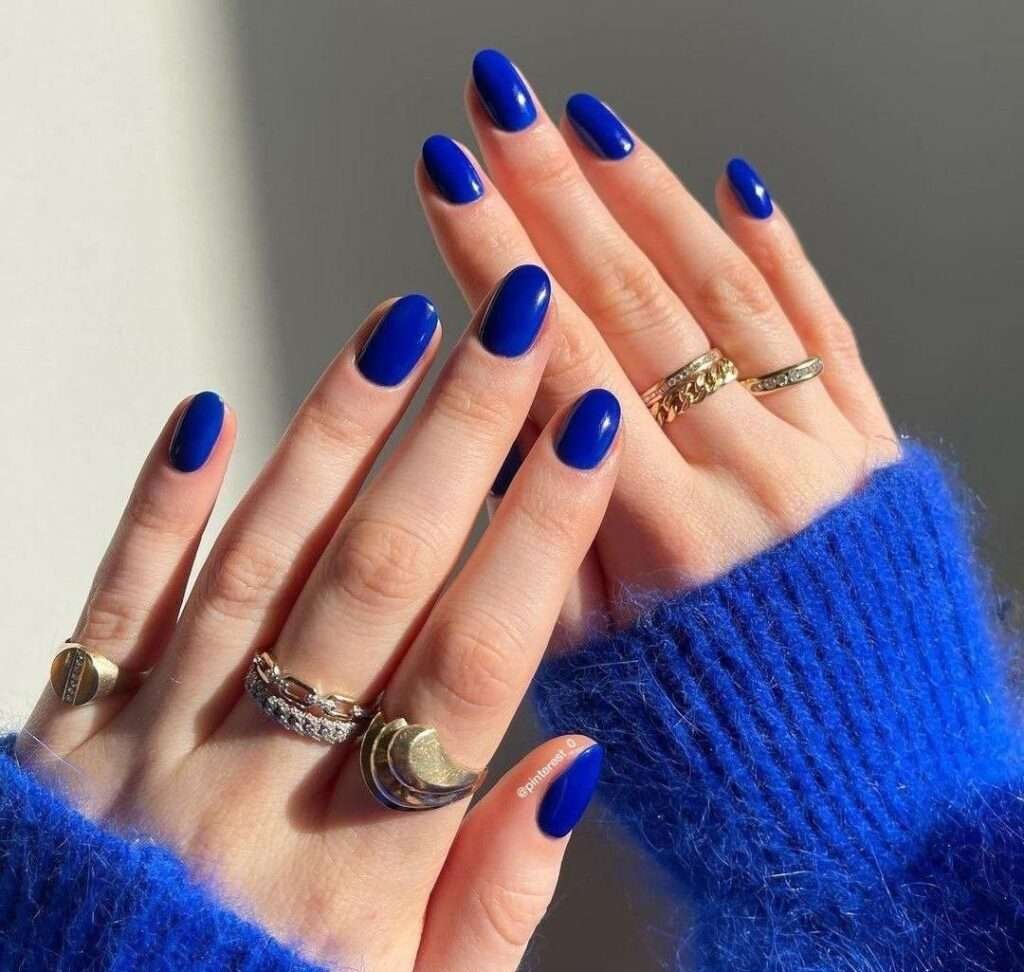 Cobalt blue statement nails are a bold, high-contrast trend for 2026, often associated with the "nautical chic" and "electric primary" aesthetics. This shade is a deep, vivid blue that provides a striking pop against any skin tone and is a favorite for those wanting a manicure that stands out without relying on heavy nail art.
