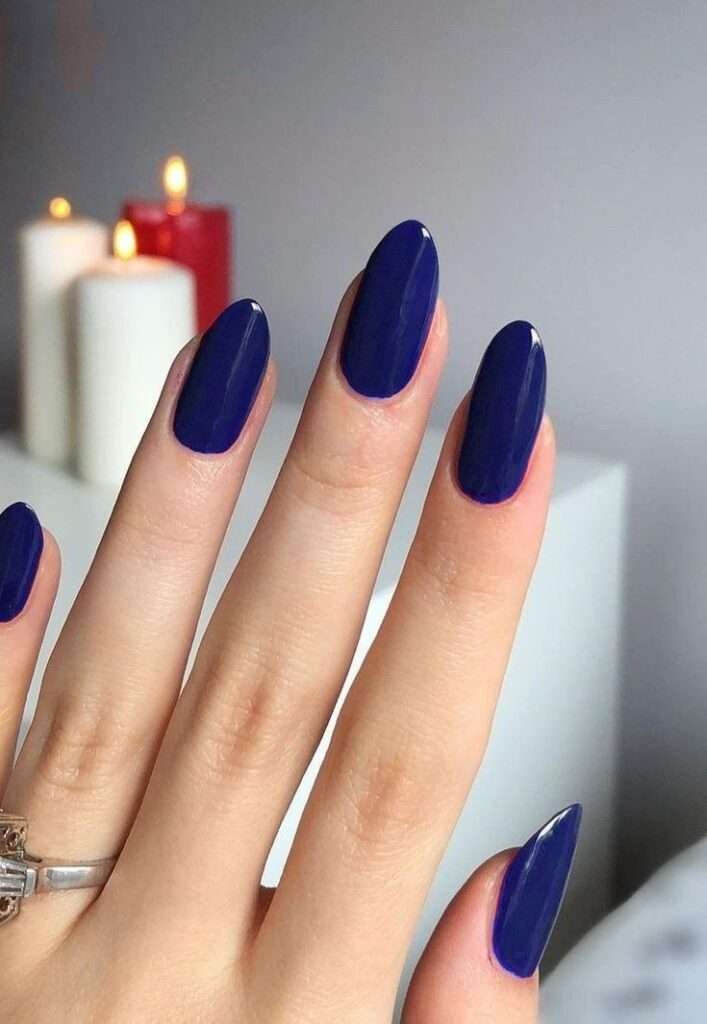 Cobalt blue statement nails are a bold, high-contrast trend for 2026, often associated with the "nautical chic" and "electric primary" aesthetics. This shade is a deep, vivid blue that provides a striking pop against any skin tone and is a favorite for those wanting a manicure that stands out without relying on heavy nail art.

