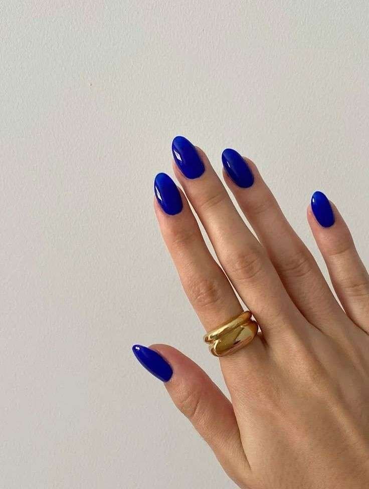 Cobalt blue statement nails are a bold, high-contrast trend for 2026, often associated with the "nautical chic" and "electric primary" aesthetics. This shade is a deep, vivid blue that provides a striking pop against any skin tone and is a favorite for those wanting a manicure that stands out without relying on heavy nail art.
