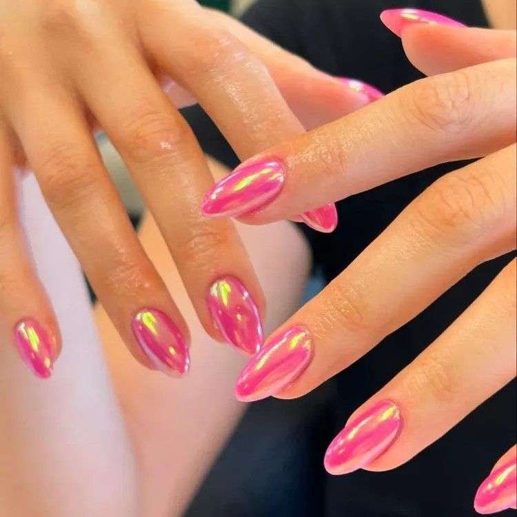 Coral chrome glazed nails are a vibrant, high-shine manicure trend that combines the citrusy warmth of orange with soft pink undertones, finished with a reflective. This style is often referred to as "sunset glazed" or "apricot chrome," offering a modern update to the classic "glazed donut" look popularized by Hailey Bieber