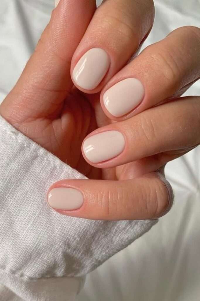 Linen nude nails are a prominent "quiet luxury" trend characterized by a creamy, neutral shade that sits between a stark white and a warm nude, mimicking the look of high-quality linen fabric. 