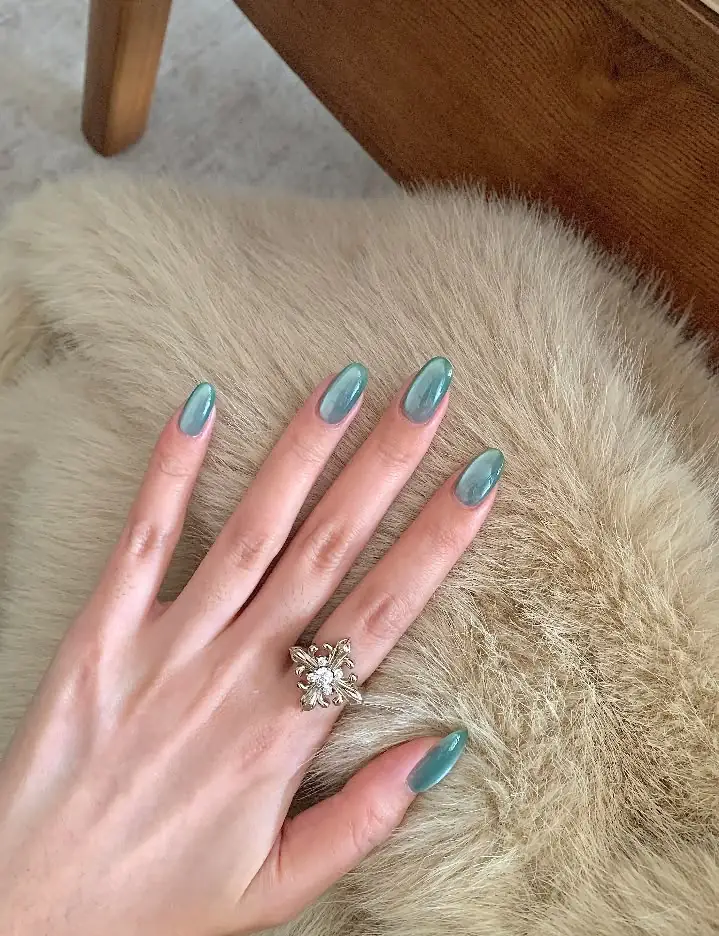 Sea glass nails are a soft, translucent manicure trend that mimics the frosted, matte texture of glass shards found along the shoreline. Often described as the "matte older sister" of jelly nails, this aesthetic swaps high-shine finishes for a sea-weathered, opaque look.