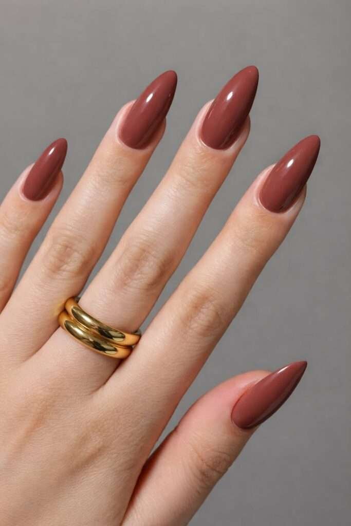 Terracotta clay nails are a sophisticated, earthy trend for 2026 that draws inspiration from natural materials and "baked earth" ceramics. This shade—a saturated blend of orange, red, and brown—is celebrated for its ability to ground an outfit with a sense of "quiet luxury" and organic warmth. 