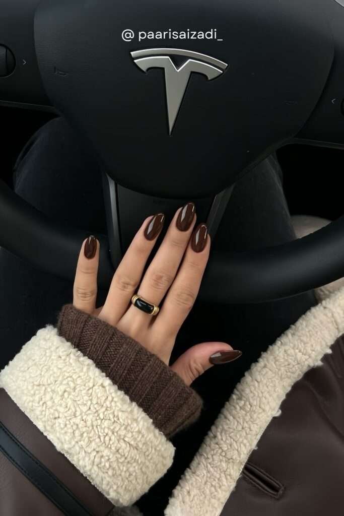 Chocolate brown nails had their moment in 2025 and are coming back even stronger for fall 2026. Rich espresso, warm mocha, and deep milk chocolate shades are replacing classic nudes as the go-to everyday fall nail color. The result is nails that feel warm, cozy, and fashion-forward all at once.