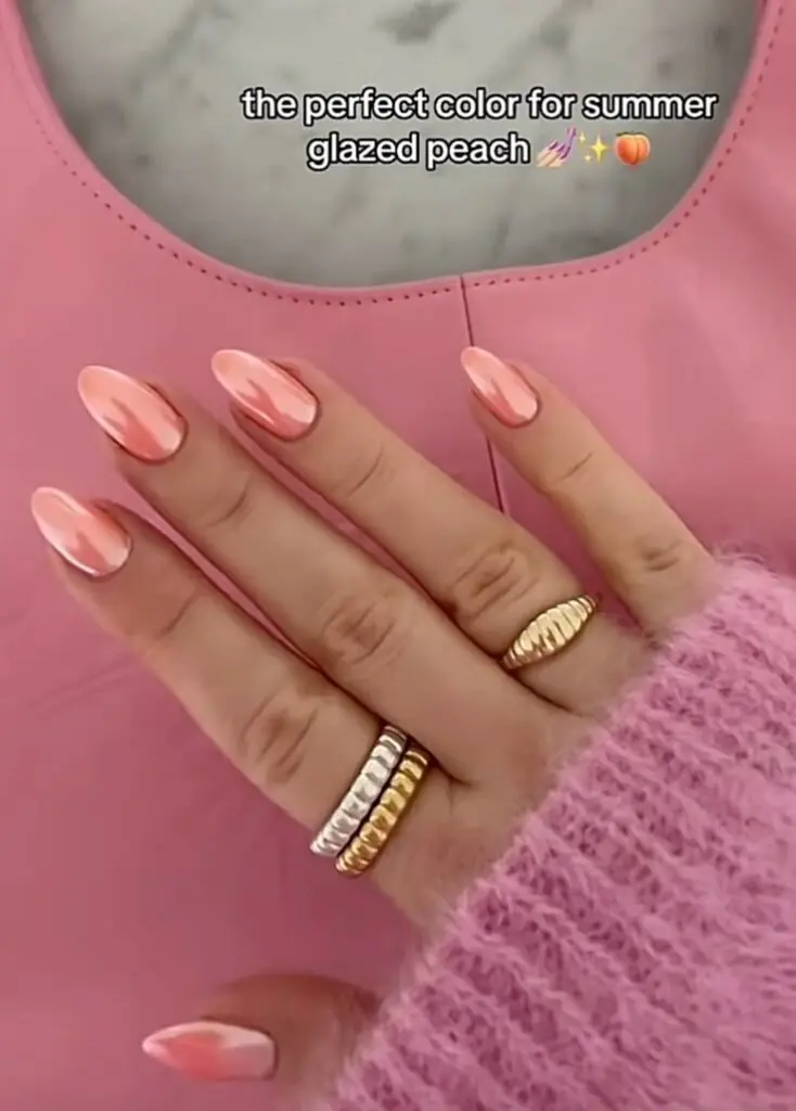 The high-shine metallic finish perfectly merges fresh, fruity summer tones with a luxurious, liquid-metal sheen that glows intensely under the July sun.  This radiant look pairs an elegant almond silhouette with a sweet, juicy apricot base coated in an ultra-reflective chrome glaze. 