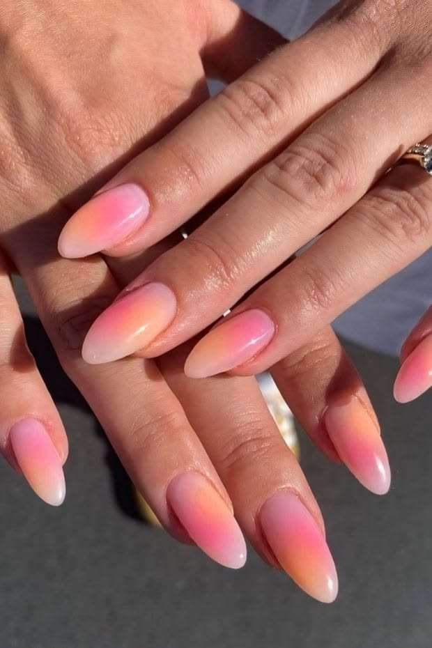 It offers a sophisticated take on the aura trend, ensuring your nails look like a custom piece of modern art rather than a standard salon appointment. The perfectly tapered almond shape elongates the fingers, while the flawless gradient delivers a high-end, sunset-inspired glow that feels incredibly fresh for mid-summer.