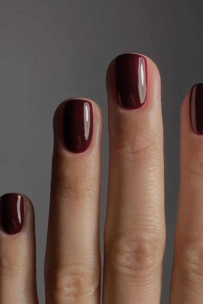 This wine-inspired shade has an elegance that makes it feel appropriate from the first chilly days of autumn right through the holiday season. It's dramatic without being overly bright, and it gives even short, natural nails a polished appearance.
What I particularly appreciate about burgundy is how much its undertones can change the overall look. A brown-based burgundy feels warmer and more autumnal, while a purple-based wine shade has a cooler, slightly more dramatic finish.